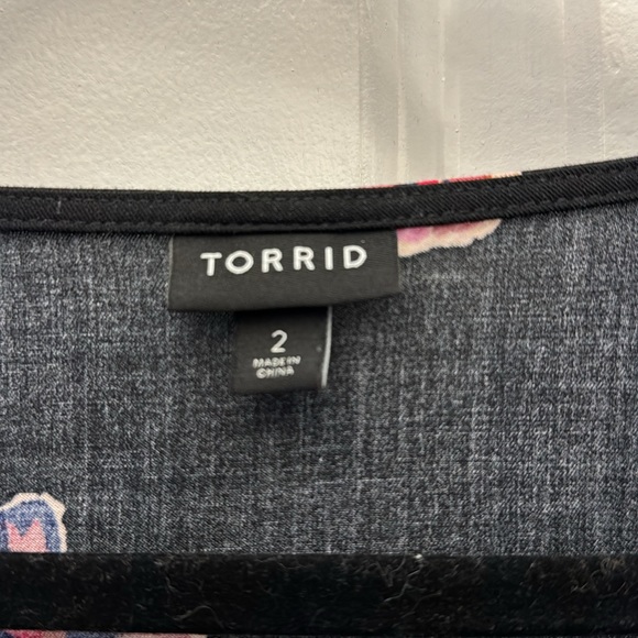 Torrid Challis Black Floral Shirt 2x - Picture 4 of 4